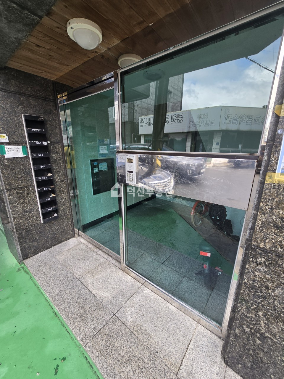 울산 울주군 온산읍 덕신리 1349-1 (다음빌) 독채주인세대 생활권 좋아요. 옥상방수. 내부관리잘되어있어요 매매 매물번호 10277 사진 6