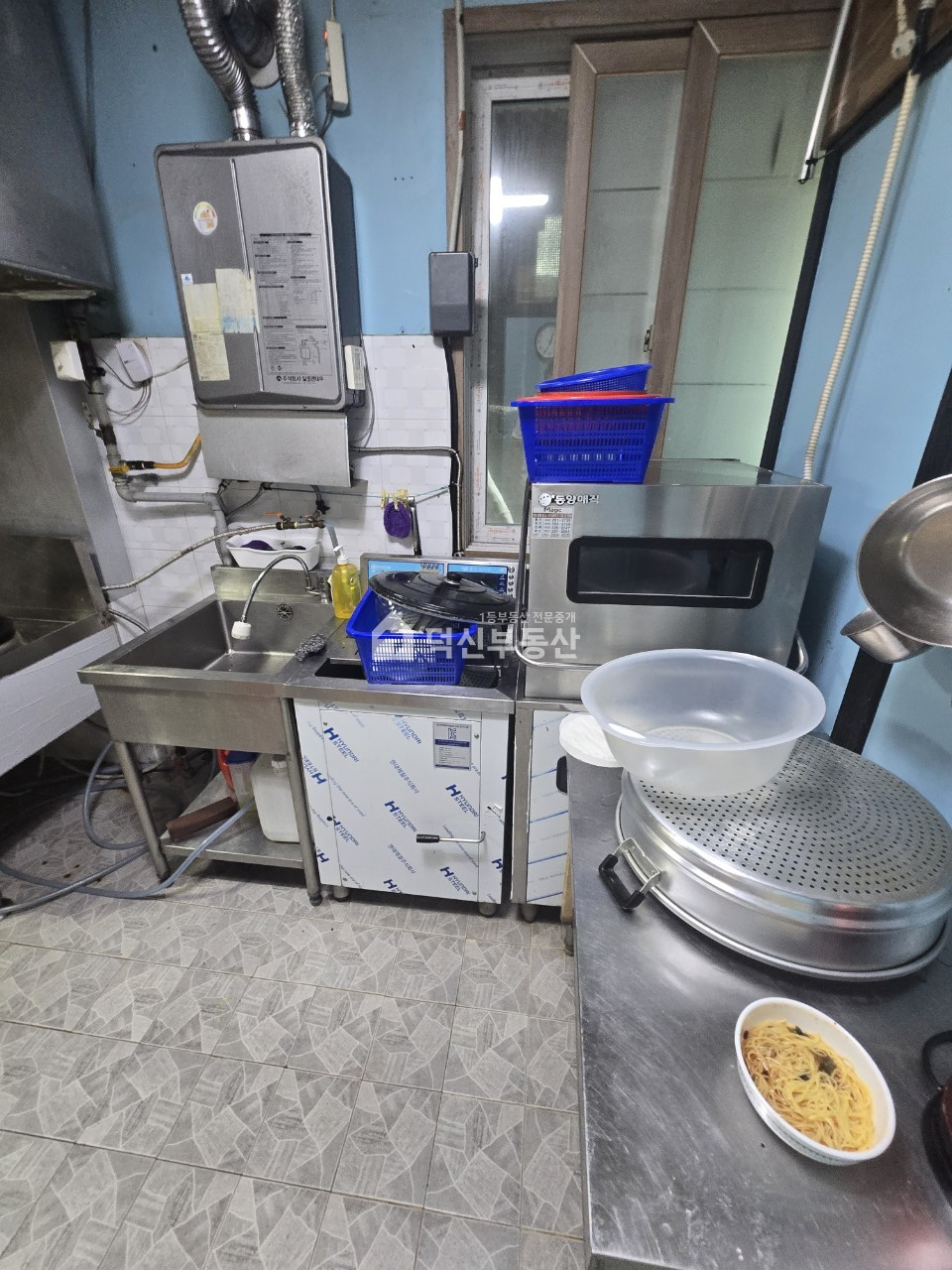 울산 울주군 온산읍 덕신리 메인도로접한1층상가 식당운영중 가시성우수 월세 매물번호 10111 사진 7